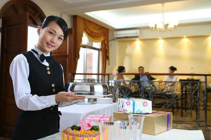 新加坡:豪華五zui酒店餐飲服務(wù)生!